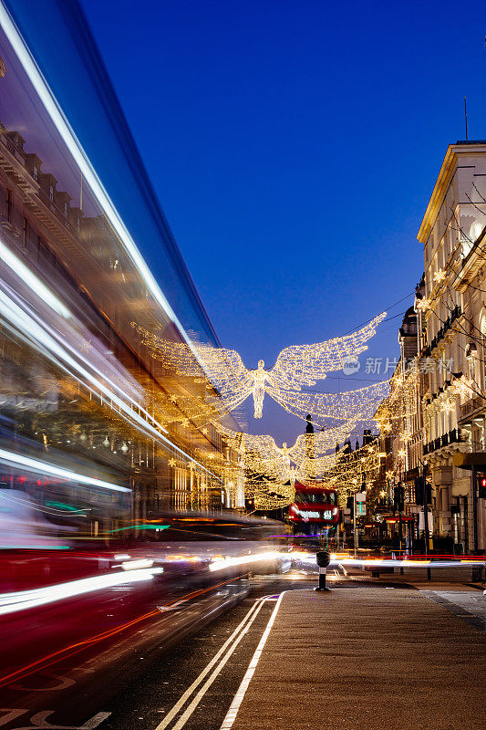 英国伦敦摄政街的圣诞灯