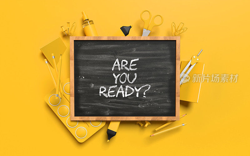 回到学校，你准备好黄色背景黑板后面的黄色学校设备的概念了吗