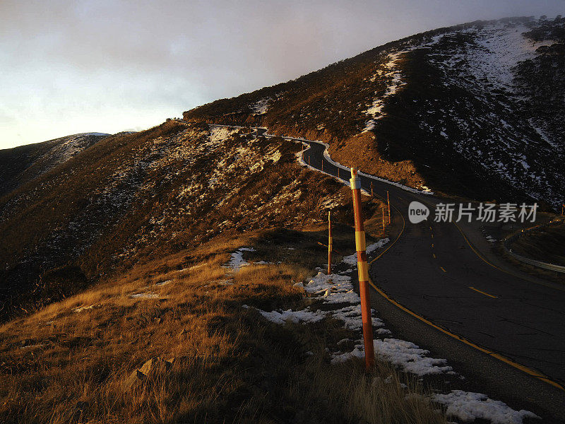 蜿蜒的山路