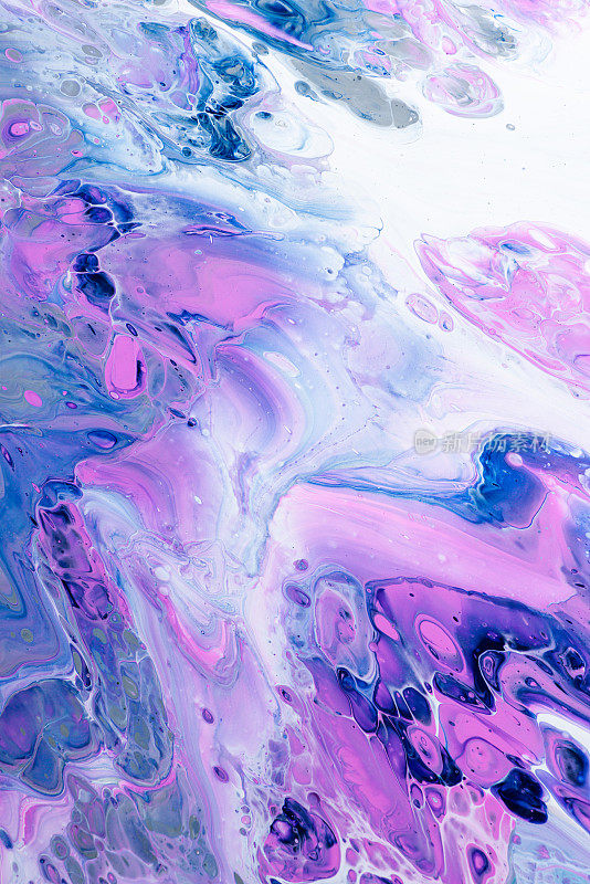 丙烯倒抽象艺术-紫色，白色，蓝色，灰色