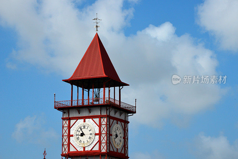 圭亚那，乔治城，斯塔布鲁克市场钟楼上装饰华丽的风向标