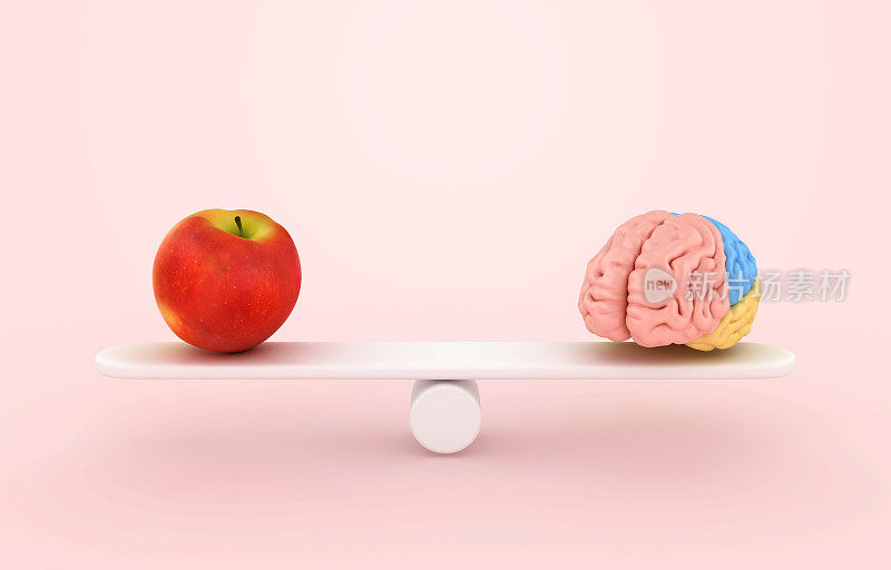 大脑和苹果在跷跷板上