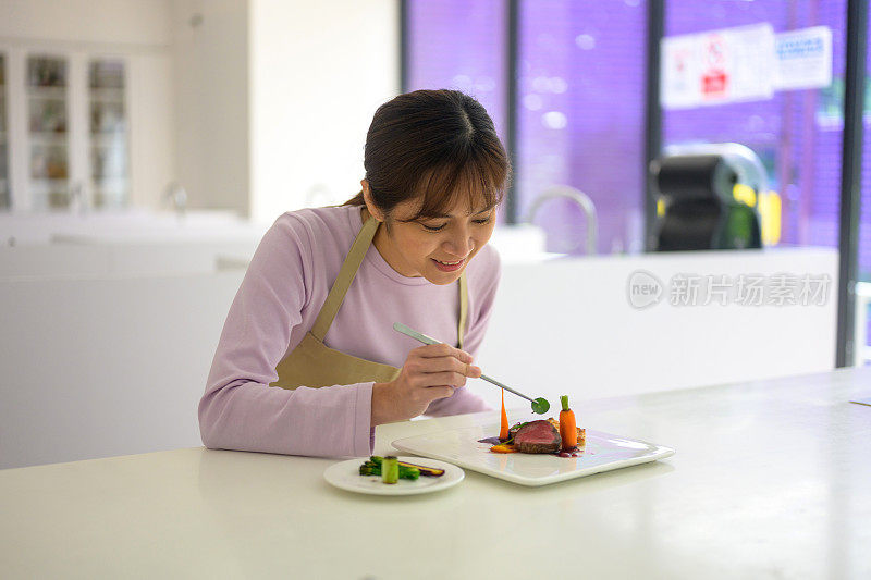 厨房的艺术:一个亚洲学生在食物装饰方面的专业知识