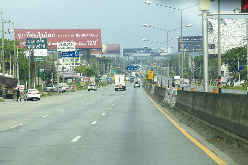 在安飞白涌公路上驾车