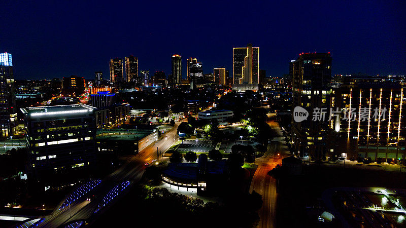 无人机拍摄的沃斯堡，德克萨斯的夜晚