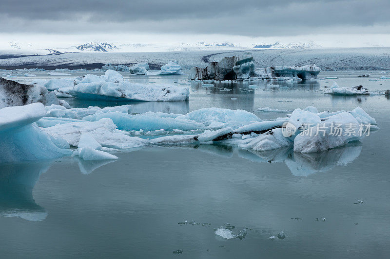 冰岛Jokulsarlon冰川泻湖冰山