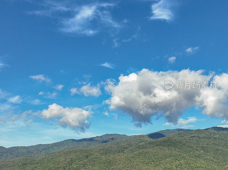 泰国清迈素贴山上空的积云。“n