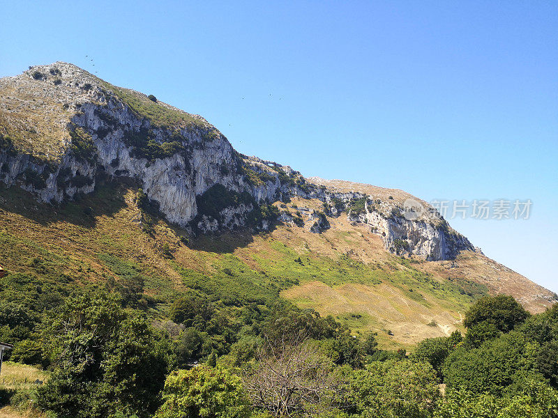 西班牙坎塔布里亚的索纳比亚山峰