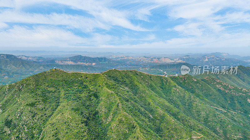 航空摄影中国河北省石家庄市西鹿泉区长庆金蝉山风景区山地长城观光带