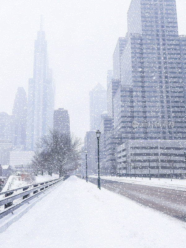 费城中心城市遭遇暴风雪。