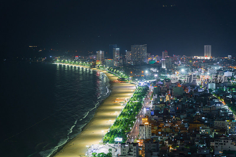 桂仁市的夜晚