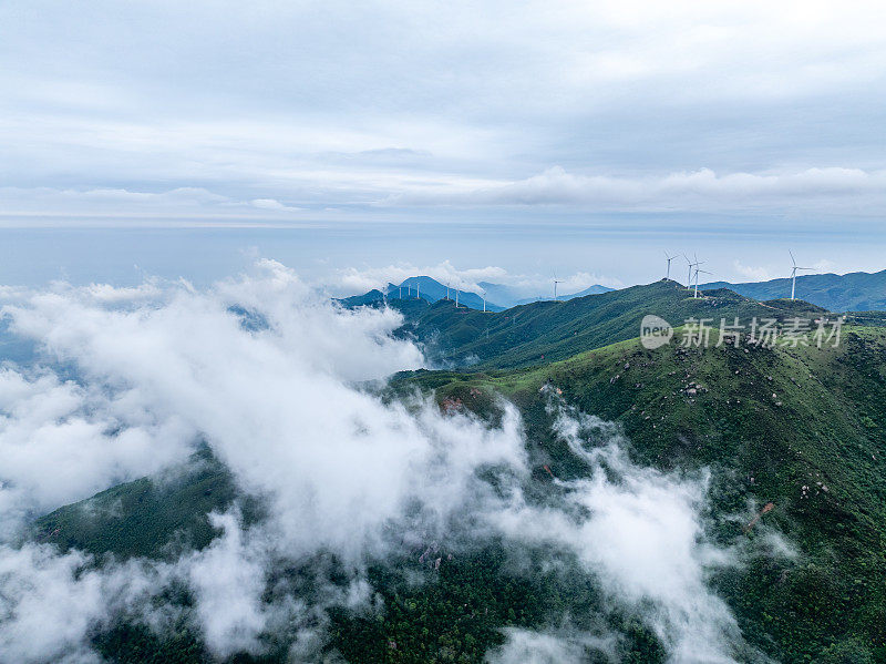 山区风电场云和雾的航空摄影