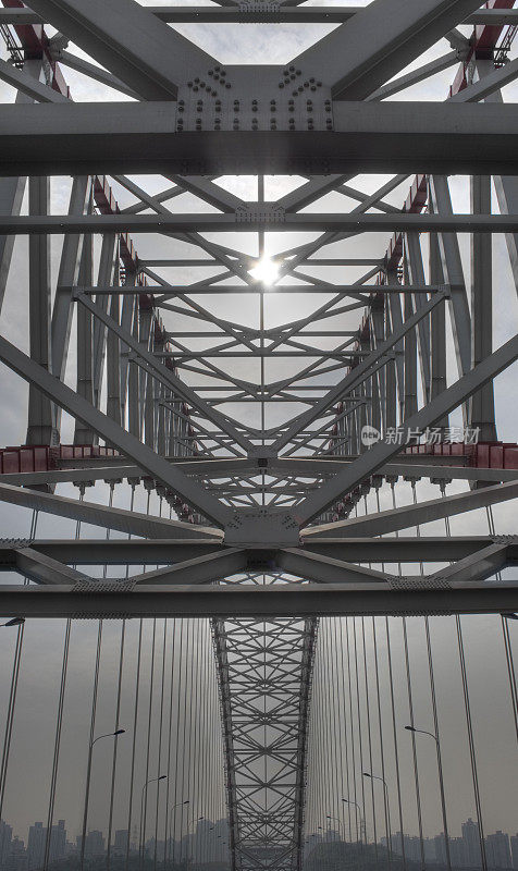 钢桁架桥