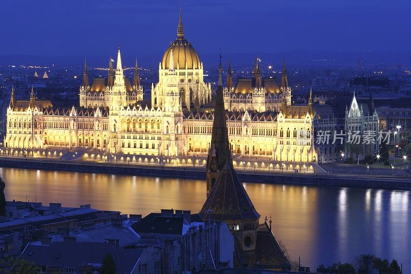 匈牙利首都布达佩斯，匈牙利国会大厦夜景照明
