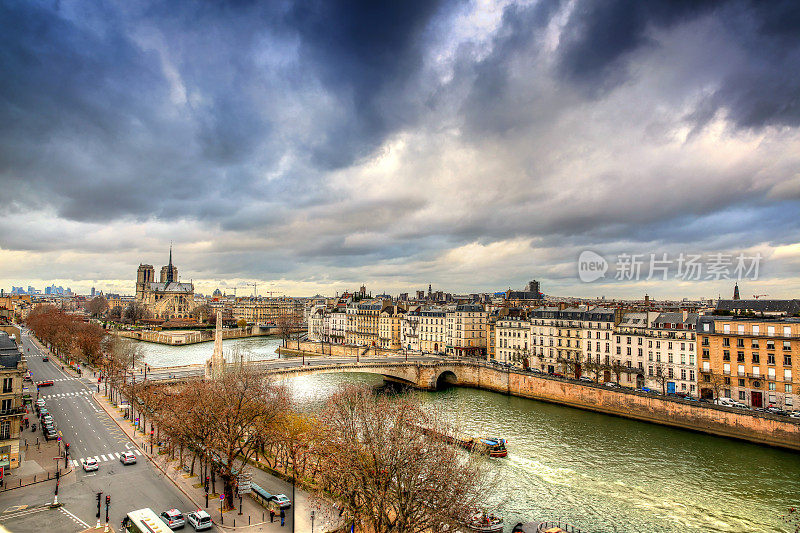 从屋顶俯瞰巴黎市中心