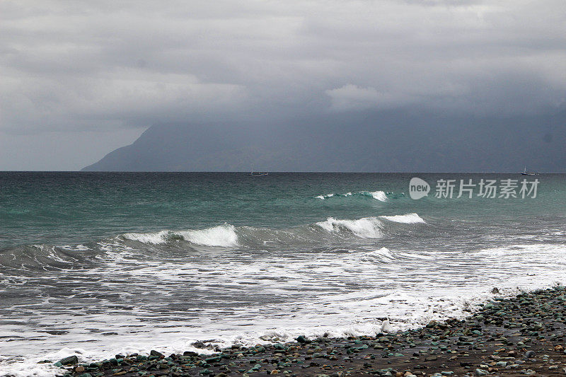 印度尼西亚:彭加加瓦海滩冲浪