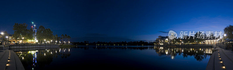 佛罗里达湖滨小镇蓝色黄昏