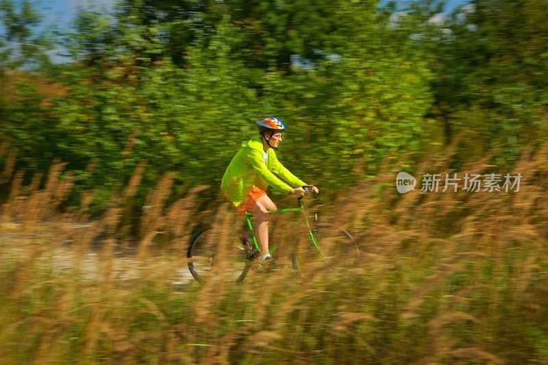 骑自行车，青少年骑自行车