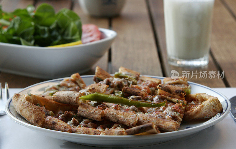 土耳其男孩,吃快餐