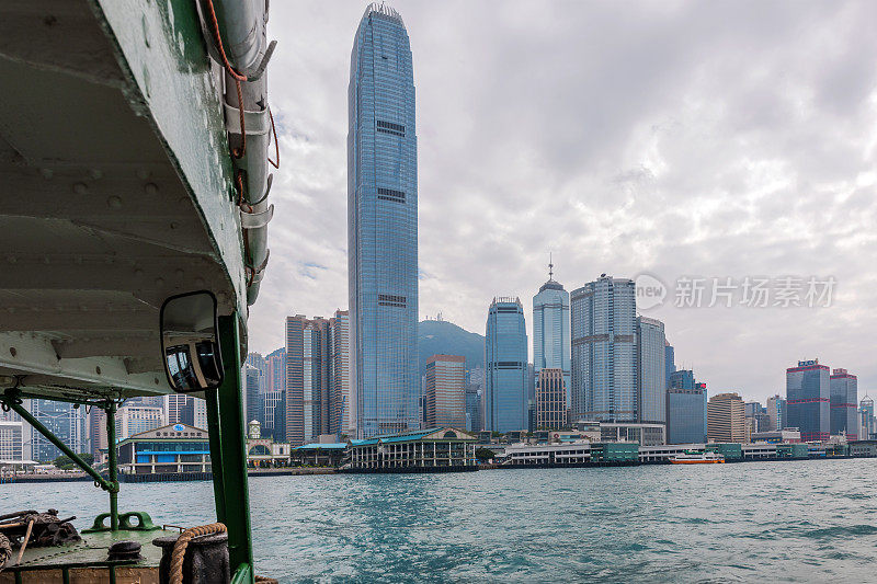 从船上俯瞰香港港口