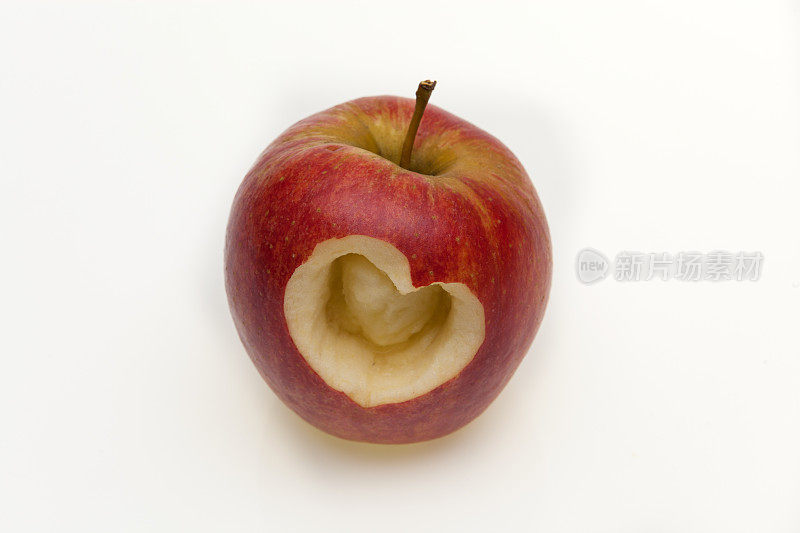 心雕成一个苹果
