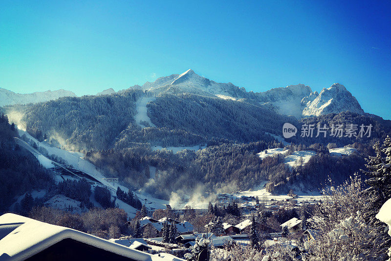 俯瞰冬天的Garmisch-Partenkirchen