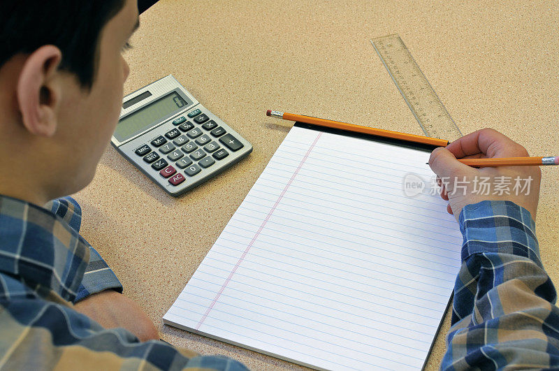 越过学生肩膀的拷贝空间