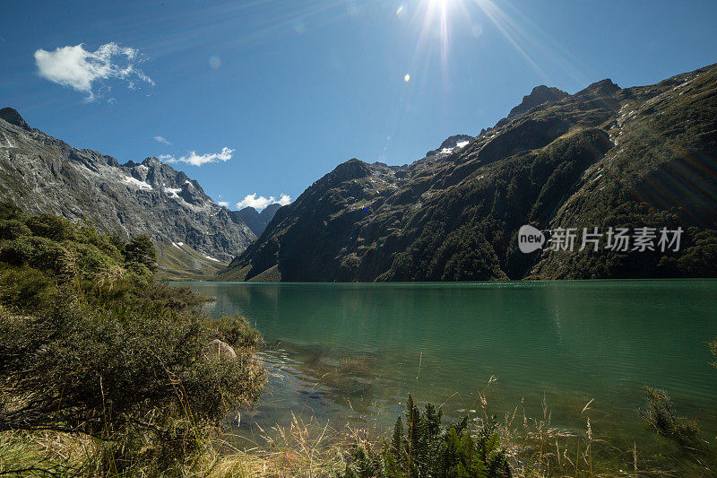 玛丽安湖，位于新西兰峡湾国家公园