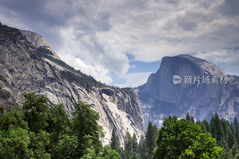 俯瞰约塞米蒂山谷到半圆顶