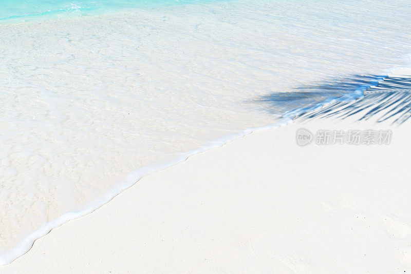 夏日沙滩和海浪背景