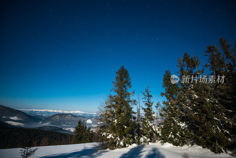 雪山里的夜星