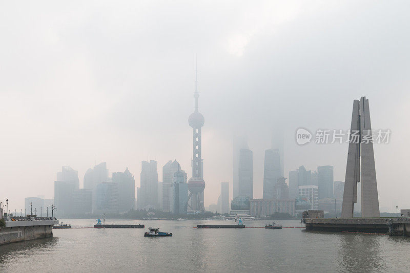 雾霾中的上海浦东