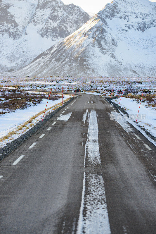 罗弗敦Gimsøya岛冬季公路