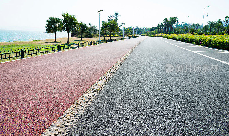 海边的空旷道路