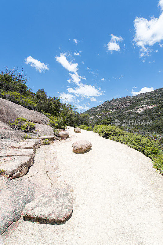 在塔斯马尼亚的Freycinet国家公园徒步