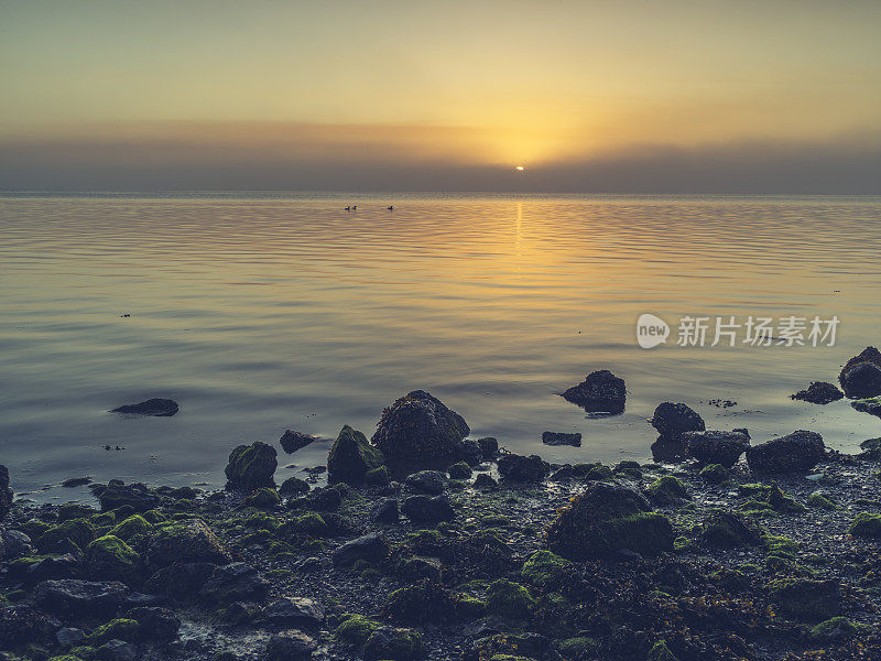 日落时大海对天空的景色