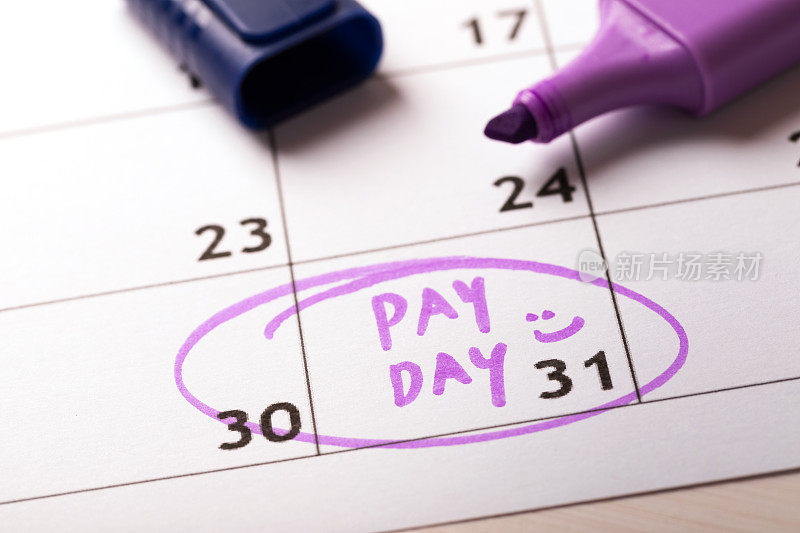 发薪日概念日历与标记和圈天的工资