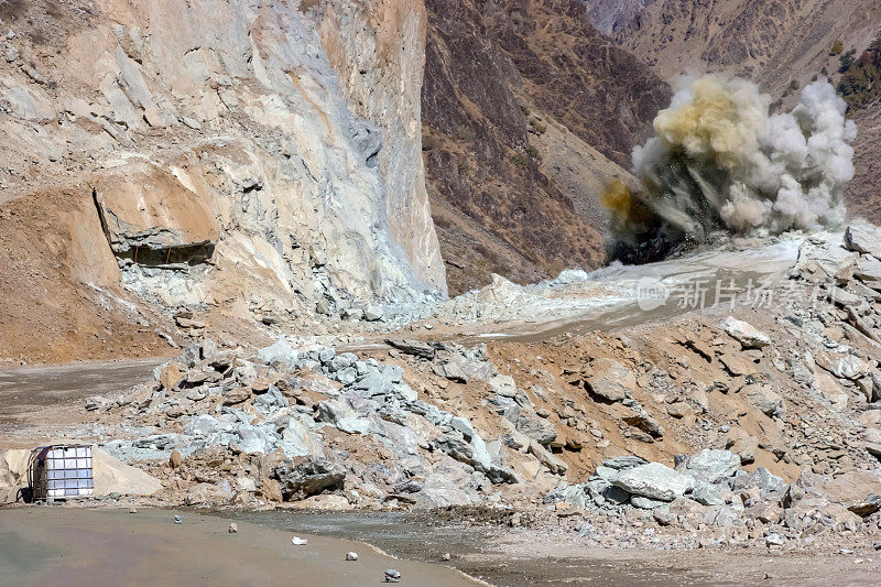 道路建设中爆破爆破