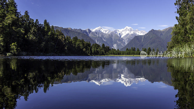 湖Matheson反射景观全景，新西兰，南岛