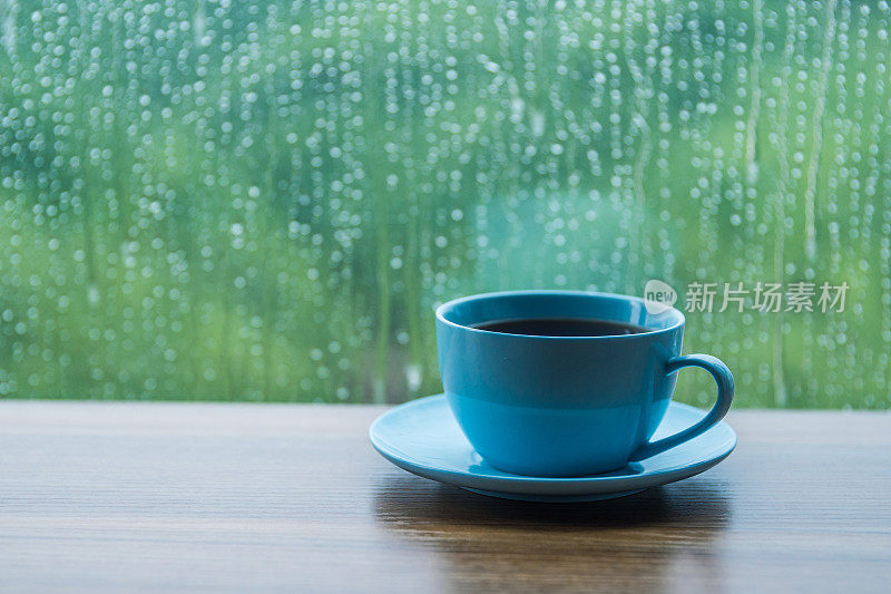 下雨天的咖啡时间