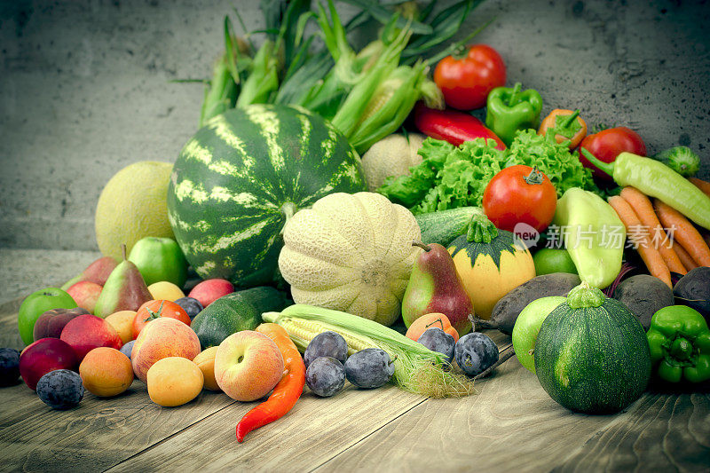 新鲜有机食品，时令水果和蔬菜在健康饮食-健康饮食