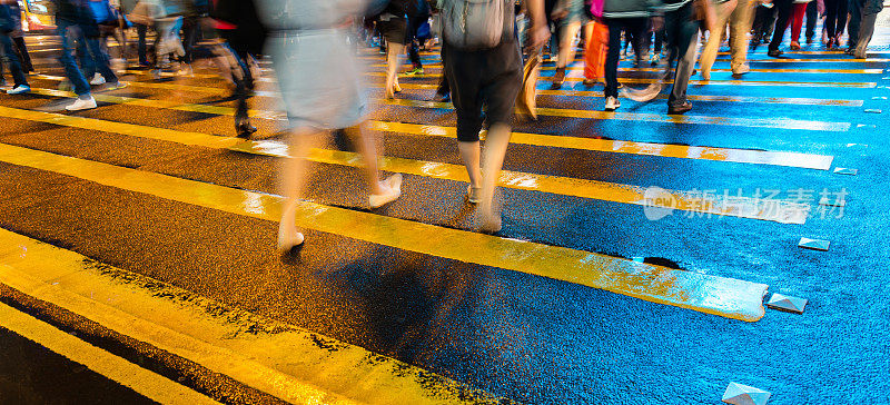 香港行人过马路的低段，动态模糊