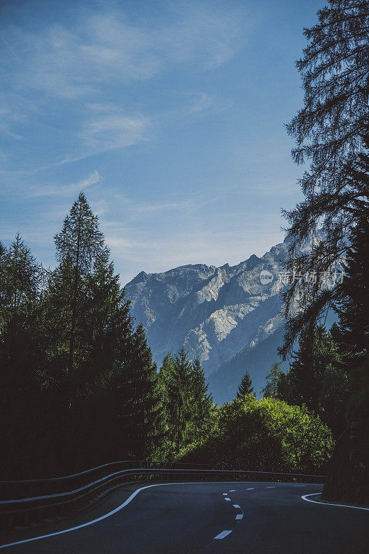 前往圣莫里茨的公路旅行，途经卡萨恰，Graubünden，瑞士