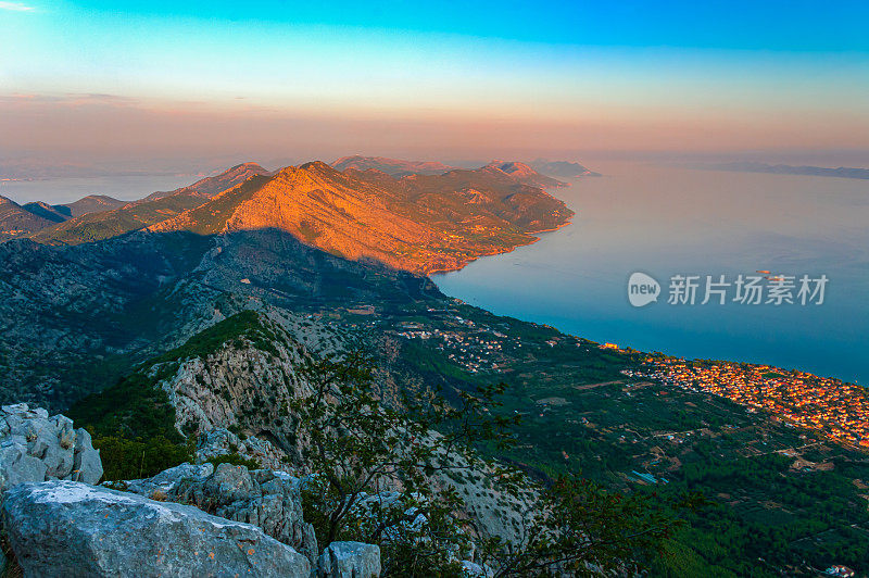 克罗地亚的佩列沙茨半岛――夕阳下的山脉