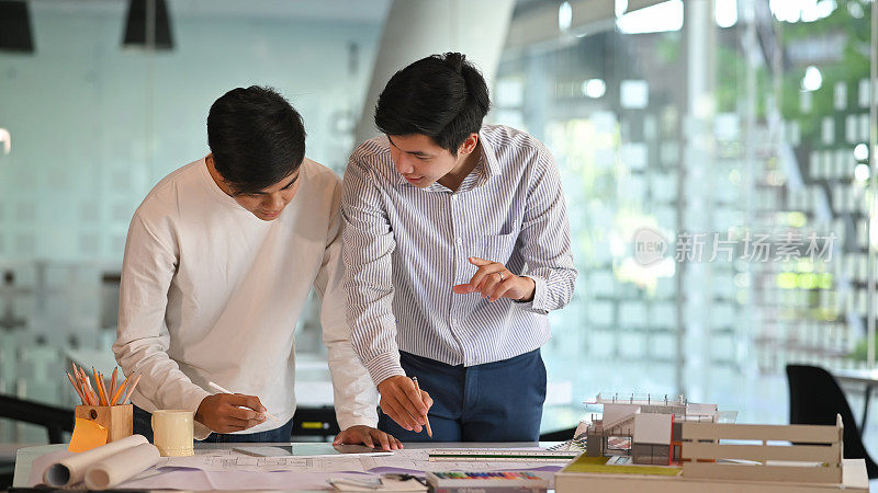 架构他们工作成果规划设计绘制团队架构会议。