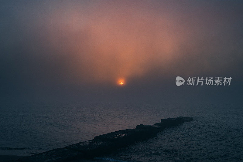 海上日出-码头，海上风暴云