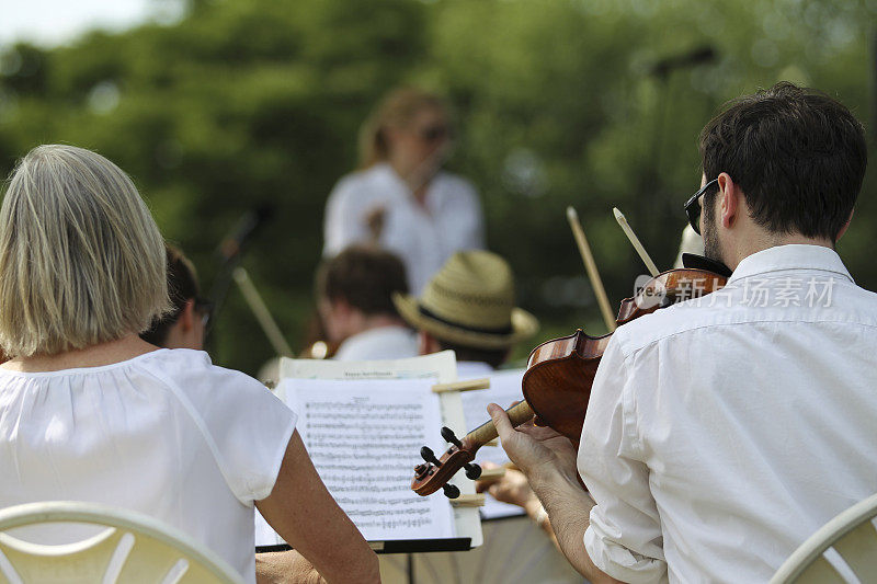 剑桥交响乐团每年夏季免费流行音乐音乐会。2014年6月29日，他们在马萨诸塞州剑桥市的森诺特公园演奏百老汇曲调、爱国进行曲和著名的古典乐曲