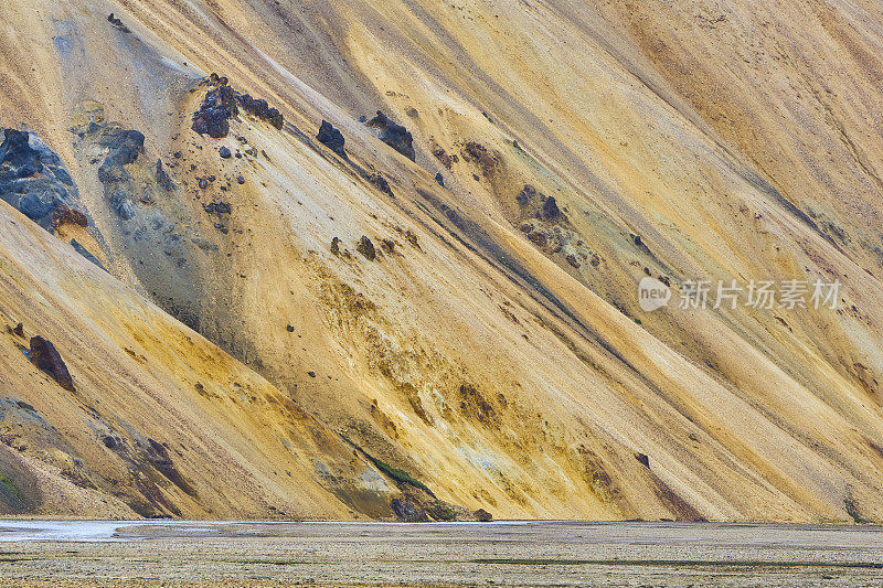 欧洲美丽独特的岛国冰岛的高地上的Landmannalaugar的令人叹为观止的彩色山丘