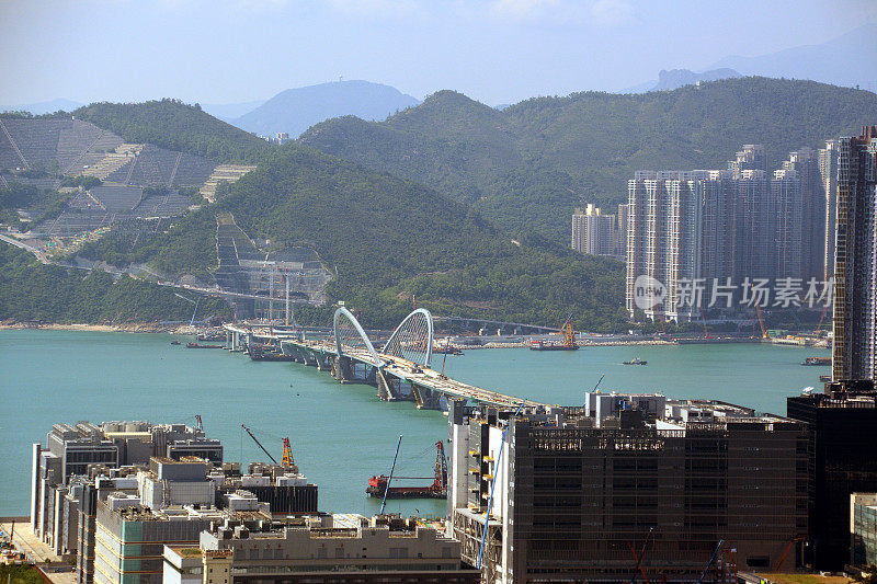 位于香港新界湾的跨湾干线