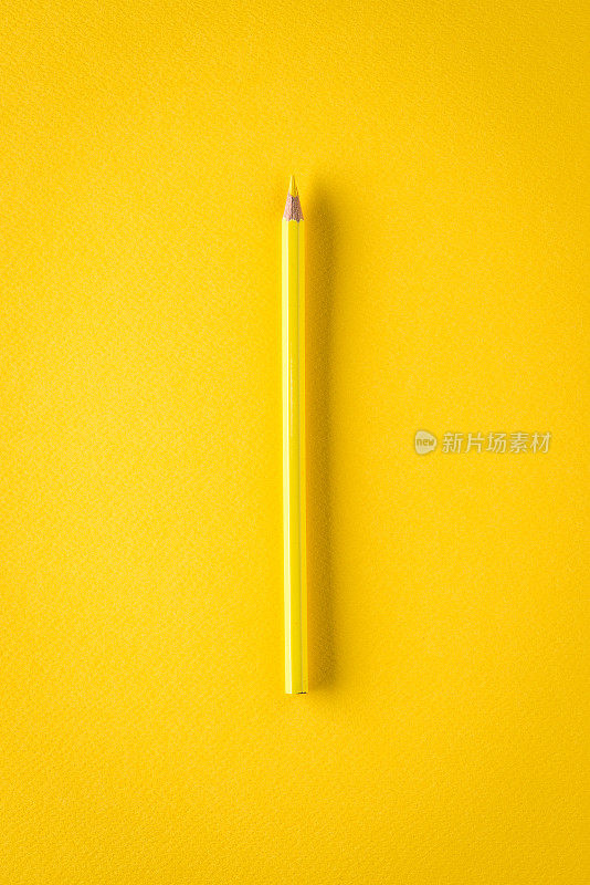 黄色蜡笔黄纸，极简静物画